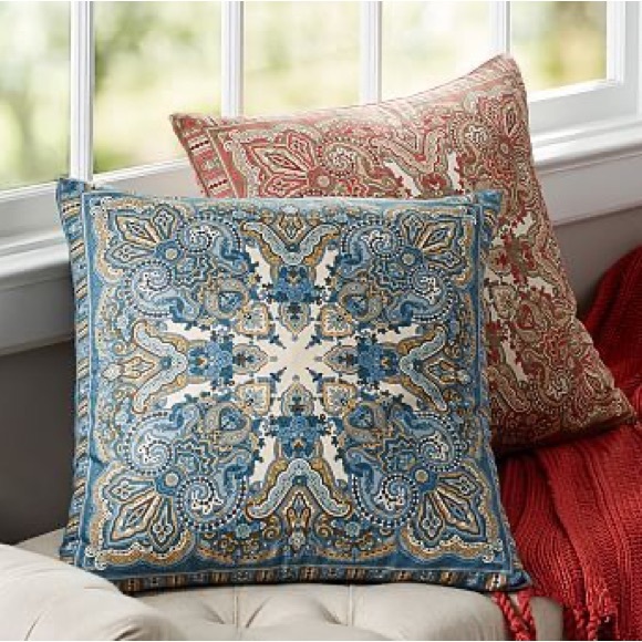 Pottery Barn Accent Pillow Cover Linen Blend Mansfield Pattern 24”x24” - Picture 1 of 5